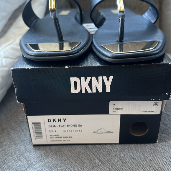 DKNY black/ gold flat thongs - Picture 3 of 6